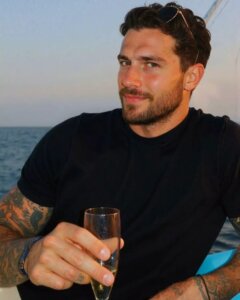 Mark, 38, from Toronto