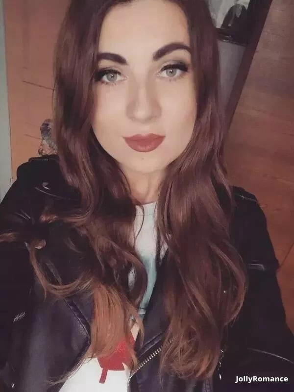 Anna, 27