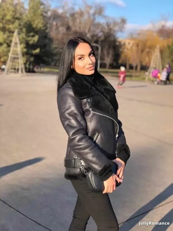 Oksana, 27