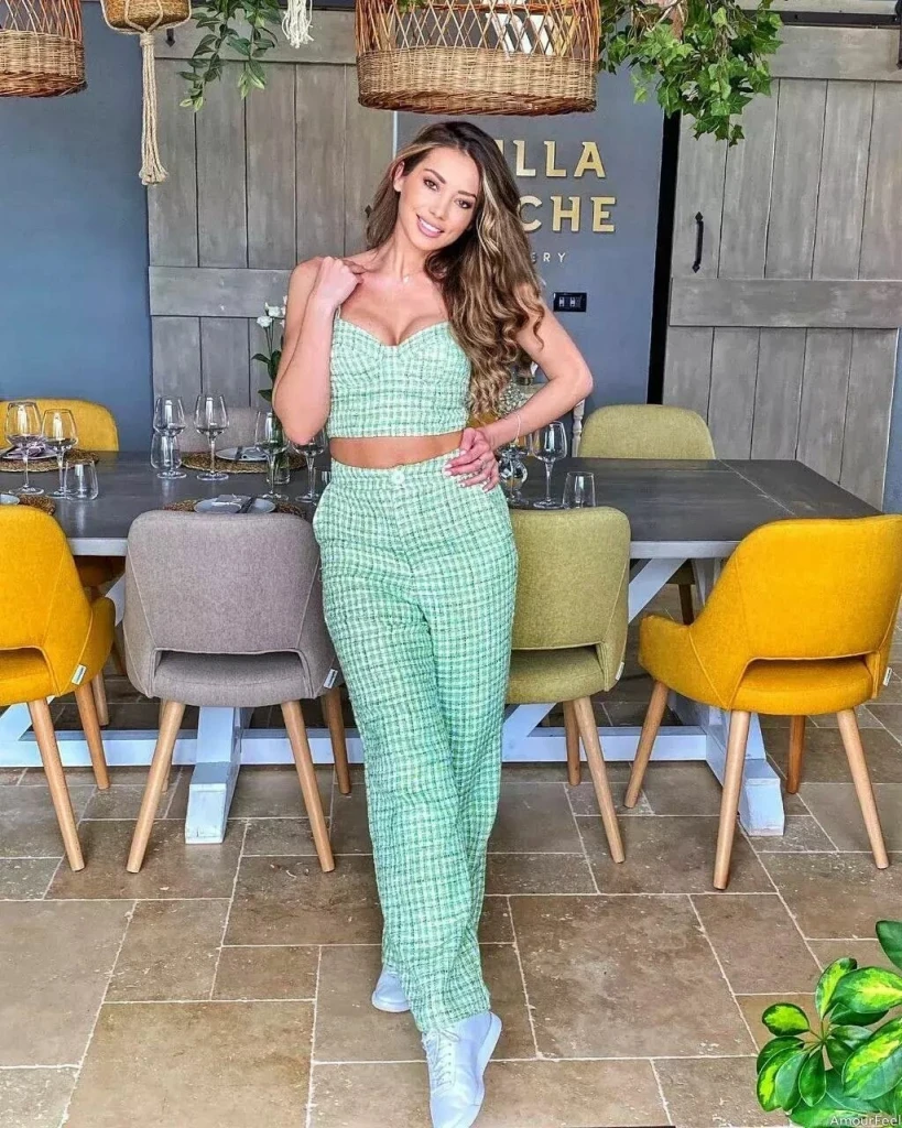 Ana Maria, 35