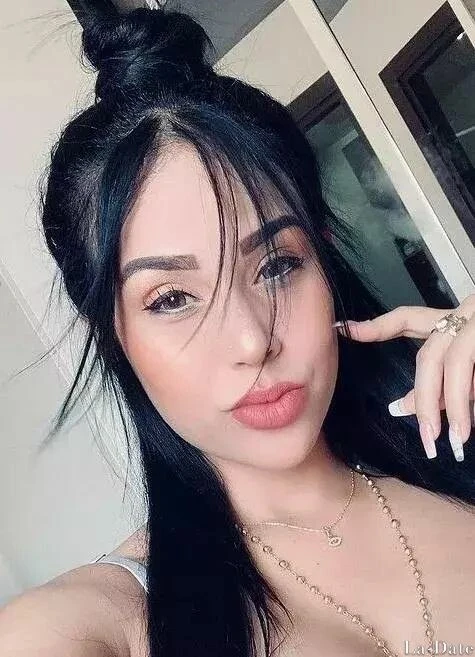 Johana, 33