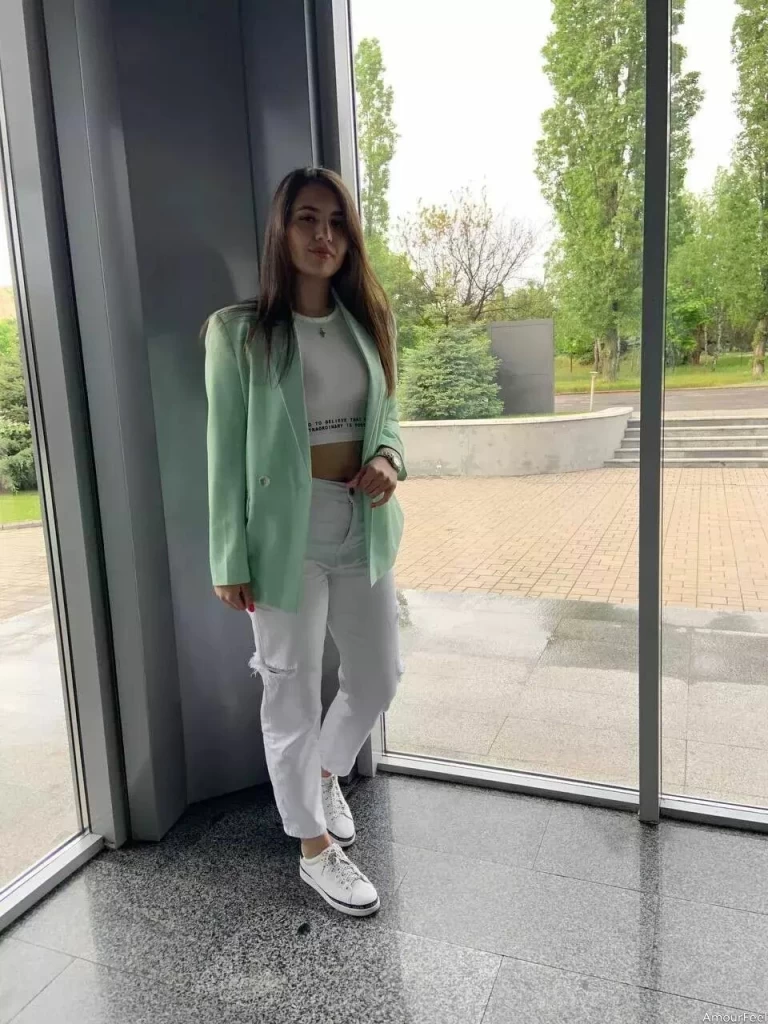 Iryna, 22