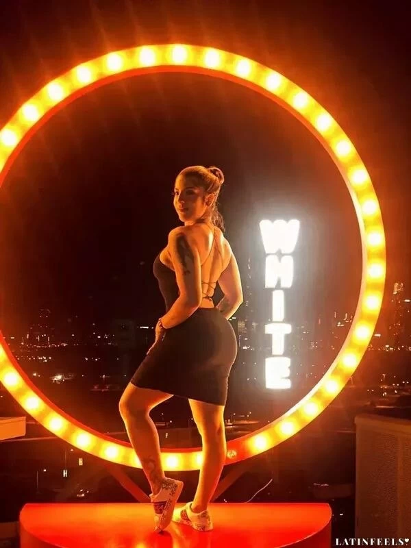 Alexandra, 25
