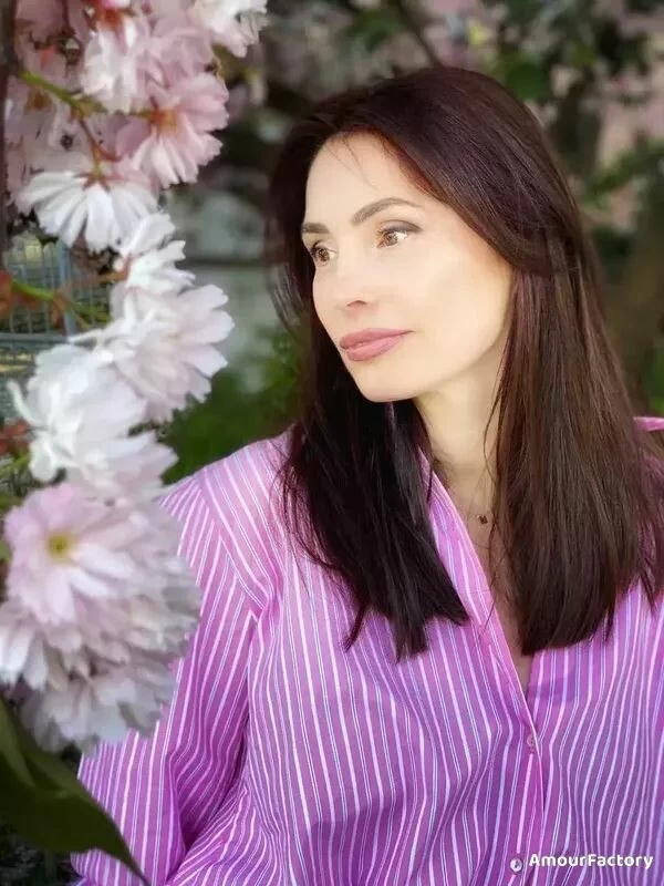 Anna, 53