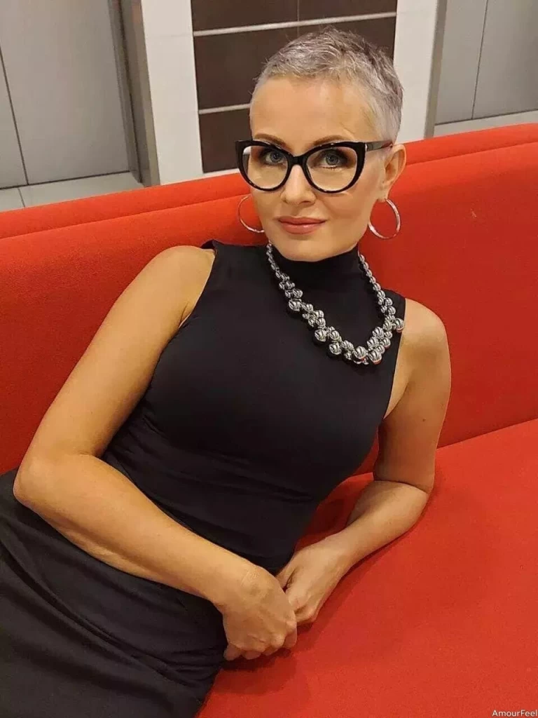 Renata, 52