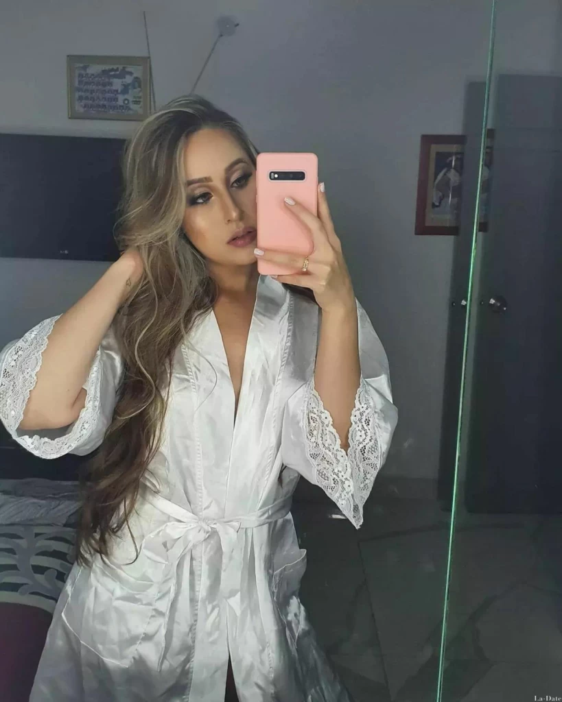 Alejandra, 19
