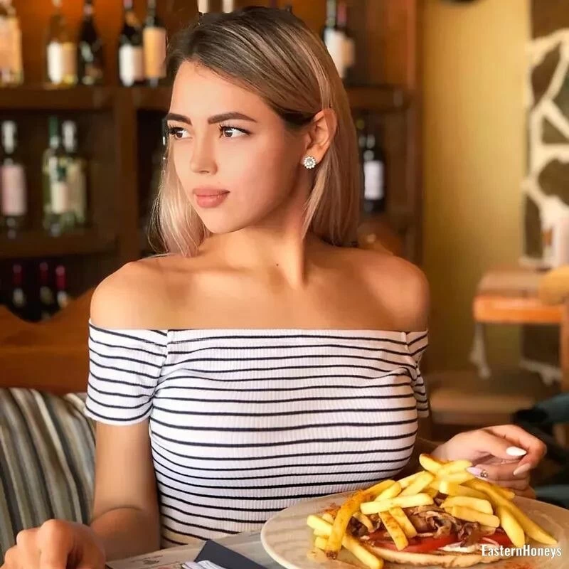 Svetlana, 23