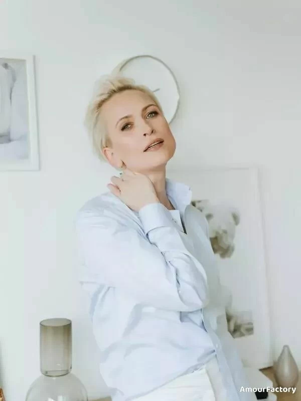 Angelika, 41
